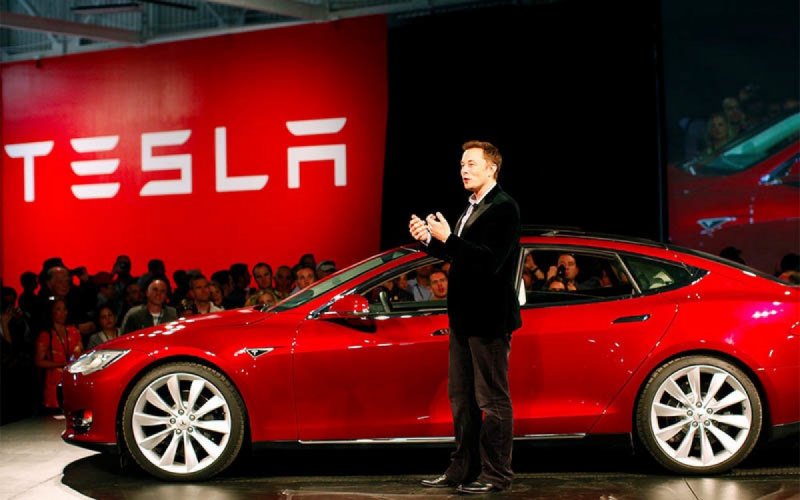 Elon Musk libera todas las patentes de Tesla para salvar al planeta.