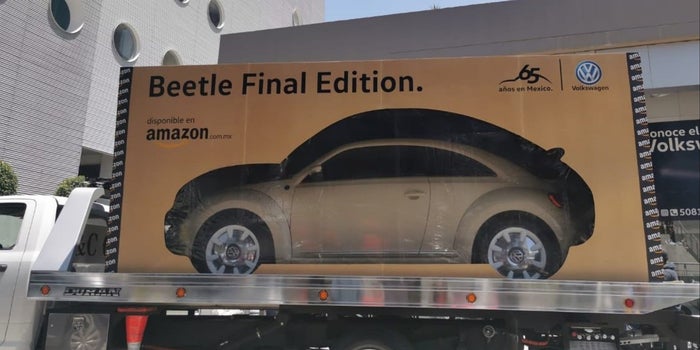 Amazon entrega en una caja el primer coche que vende en México a través de su plataforma