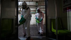 Metro CDMX desinfectado por cuadrillas de limpieza ante el virus Covid-19