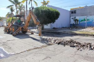 SAPA La Paz rehabilita red de agua y drenaje sobre calle S. Degollado