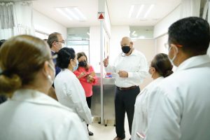 Gobernador realiza visita de evaluación al hospital Salvatierra
